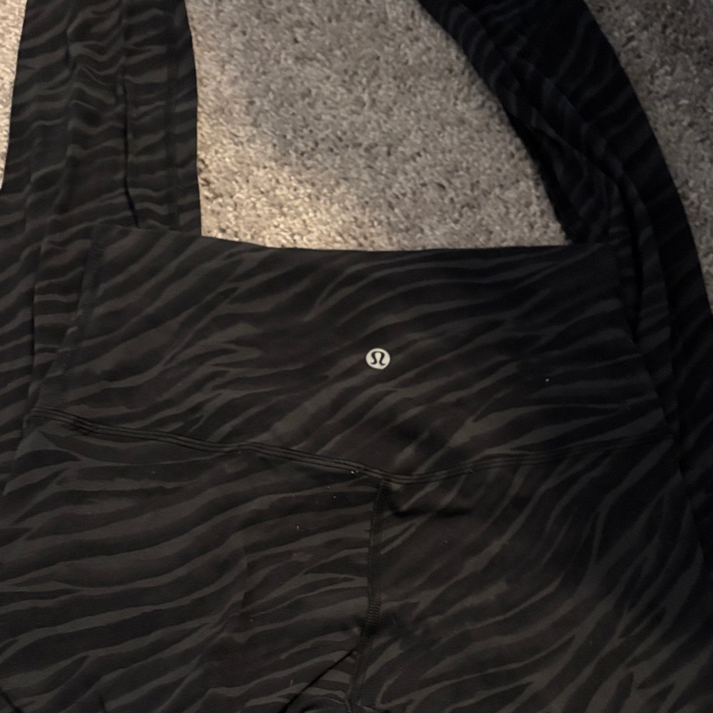 LULULEMON DARK ZEBRA PRINT ALIGN LEGGING